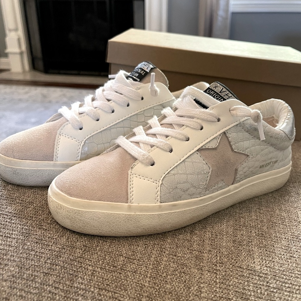 Vintage Havana sneakers 6.5